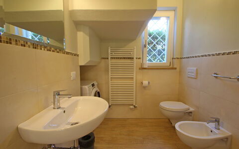 Casa Rossella: Gulvbelægning, Indretning, Etage, Badeværelse, Sanitærarmatur, Badeværelsesvask, Håndvask, Tap, Vvs, Værelse