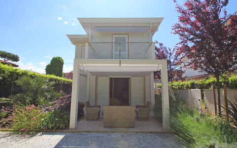 Casa Simonetta: Hjem, Boligområde, Hus, Arkitektur, Busk, Dør, Veranda, Estate, Have, Home Dør