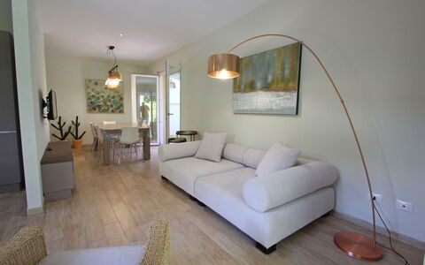 Casa Simonetta: Møbel, Indretning, Gulvbelægning, Couch, Væg, Etage, Stue, Træ, Loft, Værelse