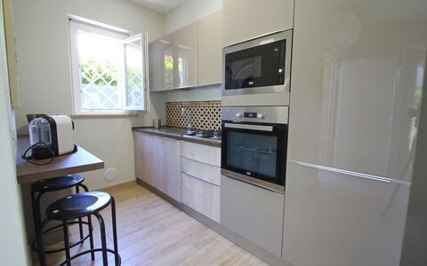 Casa Simonetta: Køkken Apparat, Køkken, Større Bandage, Countertop, Gulvbelægning, Cabinetry, Træ, Husholdningsapparat, Indretning, Etage