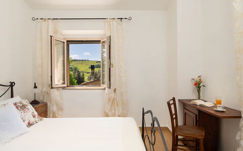 Villa Gori: Væg, Møbel, Indretning, Gulvbelægning, Etage, Loft, Soveværelse, Værelse, Hjem, Seng