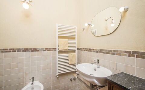 Casa Lavanda, Ac, Wifi, Narni: Gulvbelægning, Etage, Indretning, Badeværelse, Sanitærarmatur, Loft, Vvs, Flise, Værelse, Tap