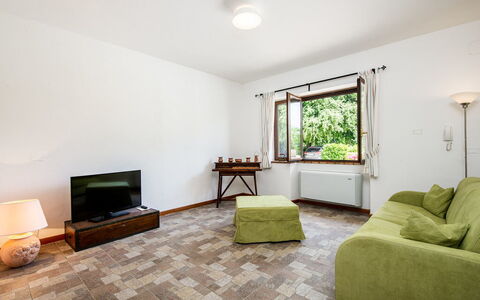 Casa Alloro, Ac, Wifi, Narni: Møbel, Indretning, Gulvbelægning, Etage, Væg, Værelse, Træ, Couch, Loft, Stue