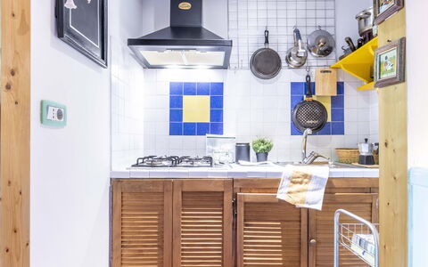 Suite Vogel: Køkken, Større Bandage, Køkken Apparat, Træ, Gulvbelægning, Møbel, Indretning, Countertop, Etage, Cabinetry