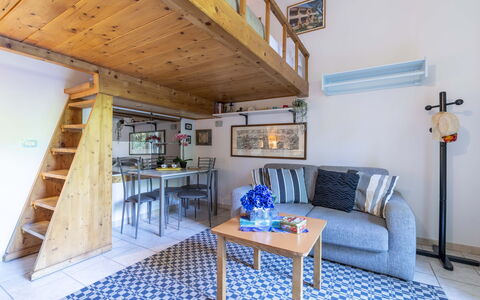 Suite Vogel: Møbel, Indretning, Træ, Gulvbelægning, Etage, Værelse, Lejlighed, Loft, Stol, Stue