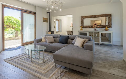 Villetta Cafaggio, Ac, Wifi, Panzano In Chianti: Møbel, Couch, Indretning, Gulvbelægning, Etage, Stue, Træ, Loft, Værelse, Hjem