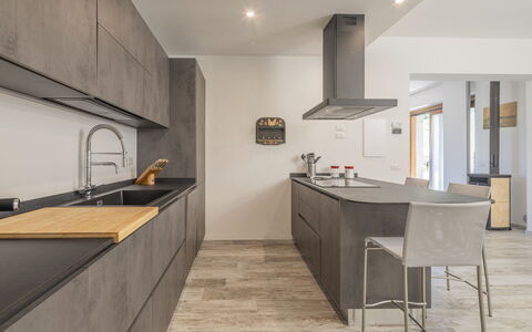 Villetta Cafaggio, Ac, Wifi, Panzano In Chianti: Countertop, Gulvbelægning, Køkken, Møbel, Indretning, Cabinetry, Etage, Træ, Køkken Apparat, Loft