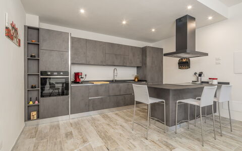 Villetta Cafaggio, Ac, Wifi, Panzano In Chianti: Gulvbelægning, Etage, Indretning, Træ, Køkken, Møbel, Countertop, Loft, Cabinetry, Køkken Apparat