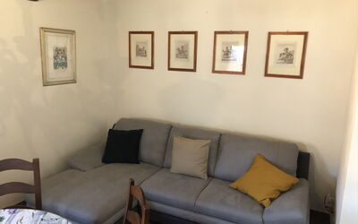 Appartamento Enotria: Møbel, Couch, Gulvbelægning, Indretning, Etage, Træ, Stue, Værelse, Bord, Hjem