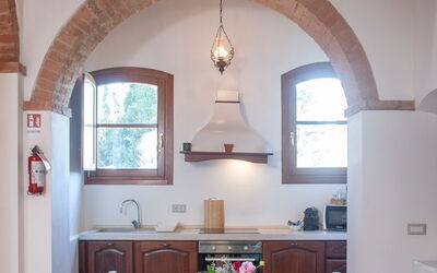 Appartamento Irpina: Møbel, Indretning, Loft, Lysarmatur, Belysning, Arch, Gulvbelægning, Bord, Hjem, Køkken