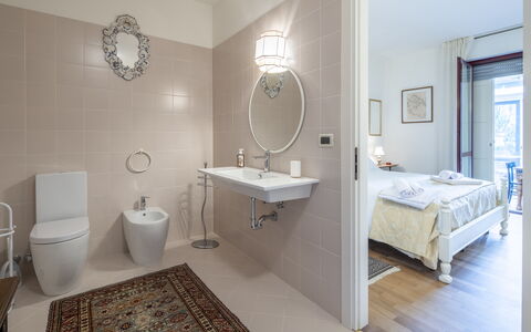 Bonaria Boutique House Ac, Wifi, Cinque Terre: Gulvbelægning, Sanitærarmatur, Etage, Indretning, Badeværelse, Vvs, Håndvask, Belysning, Tap, Hjem