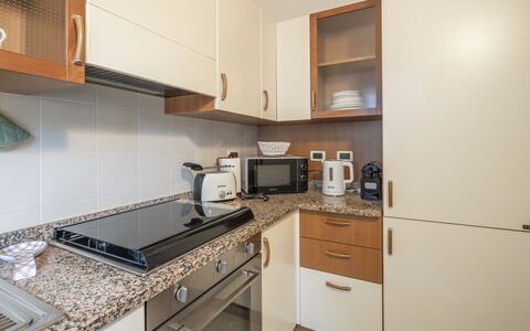 Bonaria Boutique House Ac, Wifi, Cinque Terre: Countertop, Cabinetry, Indretning, Køkken, Møbel, Køkken Apparat, Gulvbelægning, Større Bandage, Træ, Etage