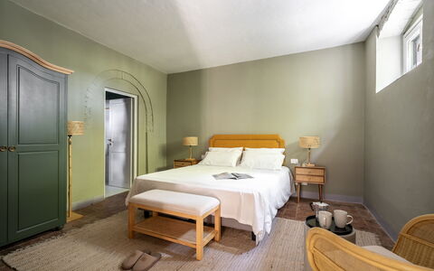 Passignano: Møbel, Seng, Væg, Indretning, Soveværelse, Etage, Gulvbelægning, Træ, Sengetøj, Sengetøj