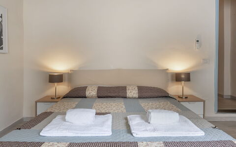 San Cristofano Blu Apartment Santa Croce, Florence: Møbel, Seng, Indretning, Soveværelse, Etage, Gulvbelægning, Træ, Sengetøj, Værelse, Loft