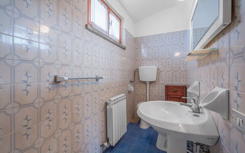 Il Campino, Pool, Montaione: Gulvbelægning, Etage, Sanitærarmatur, Indretning, Loft, Flise, Værelse, Badeværelse, Vvs, Håndvask