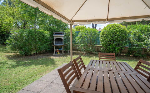 Il Campino, Pool, Montaione: Have, Skygge, Udendørs Møbler, Udendørs Struktur, Udendørs Bord, Backyard, Baldakin, Landscaping, Gård, Lawn