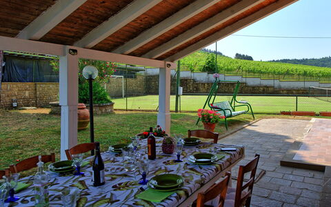 Villa Adriana: Møbel, Stol, Skygge, Køkken & Spisebord, Blomsterkrukke, Udendørs Møbler, Udendørs Struktur, Udendørs Bord, Stueplante, Backyard