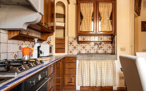 Portanuova Home, Colle Val D'elsa: Køkken, Indretning, Cabinetry, Gulvbelægning, Countertop, Møbel, Træ, Etage, Køkken Apparat, Større Bandage