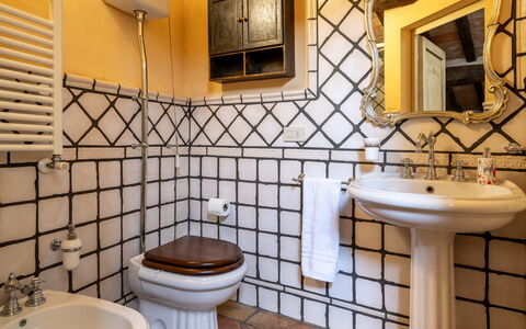 Portanuova Home, Colle Val D'elsa: Gulvbelægning, Indretning, Etage, Sanitærarmatur, Badeværelse, Tap, Flise, Vvs, Toiletbræt