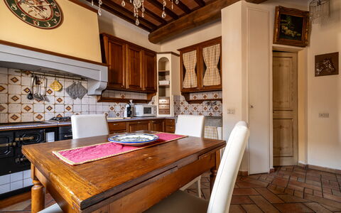 Portanuova Home, Colle Val D'elsa: Møbel, Indretning, Gulvbelægning, Etage, Træ, Cabinetry, Loft, Køkken, Værelse, Countertop