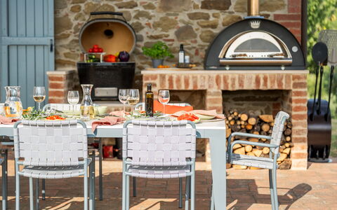 Casale Sunset: Møbel, Udendørs Møbler, Bord, Udendørs Bord, Stol, Køkken & Spisebord, Gårdhave, Restaurant, Mad, Kaffebord