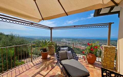 Uno Sguardo sul Mare: Møbel, Stol, Udendørs Møbler, Bord, Udendørs Bord, Altan, Blomsterkrukke, Køkken & Spisebord, Gårdhave, Eco Hotel