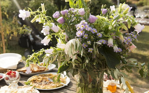 Il Canto Del Maggio: Bordservice, Blomst, Blomsterhandlere, Afskaarne Blomster, Bord, Mad, Drinkware, Serveware