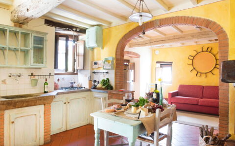 Il Canto Del Maggio: Møbel, Indretning, Væg, Gulvbelægning, Træ, Loft, Køkken, Bord, Stol, Etage