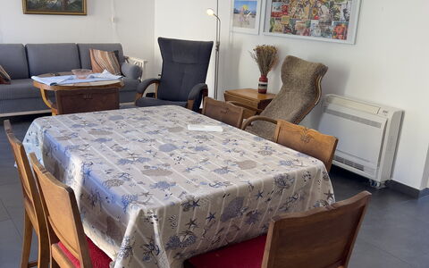 Anne-britt Home: Møbel, Gulvbelægning, Indretning, Stol, Etage, Bord, Træ, Køkken & Spisebord, Textile, Spisestue