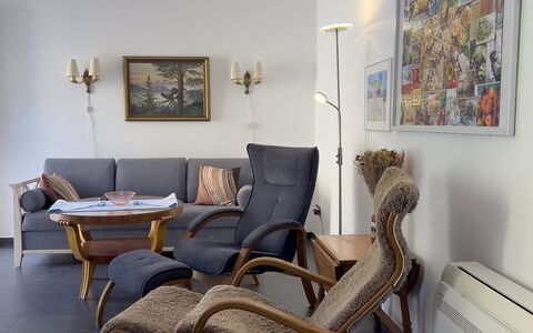 Anne-britt Home: Møbel, Gulvbelægning, Indretning, Træ, Etage, Stol, Belysning, Stue, Værelse, Hjem