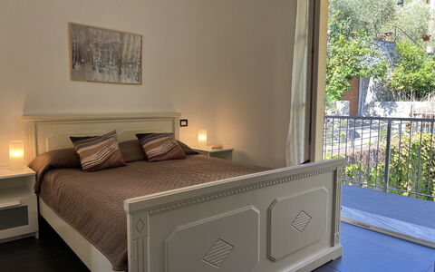 Anne-britt Home: Møbel, Indretning, Seng, Soveværelse, Gulvbelægning, Træ, Værelse, Etage, Sengetøj, Sengetøj