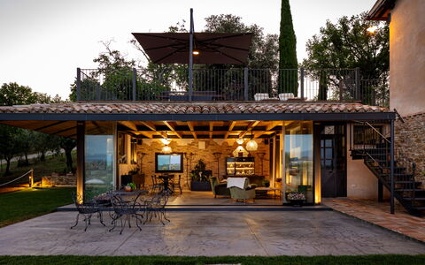 Casale Isidoro: Hjem, Møbel, Dør, Veranda, Tag, Sommerhus, Stol, Skygge, Estate, Gårdhave