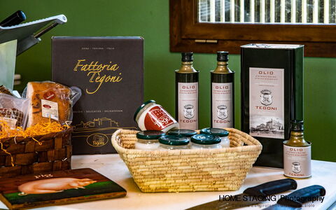 Villa Airone Tegoni, Pool, Radicondoli: Flaske, Vin, Mad, Glas Flaske