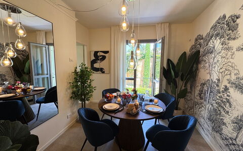 Ai Cantici: Møbel, Indretning, Gulvbelægning, Bord, Stol, Værelse, Etage, Spisestue, Køkken & Spisebord, Loft