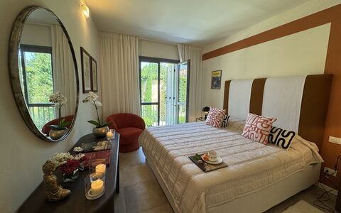 Ai Cantici: Møbel, Seng, Indretning, Soveværelse, Gulvbelægning, Sengetøj, Sengetøj, Etage, Textile, Loft