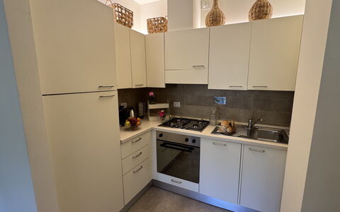 Ai Cantici: Køkken, Køkken Apparat, Større Bandage, Countertop, Gulvbelægning, Indretning, Cabinetry, Etage, Komfur, Komfur