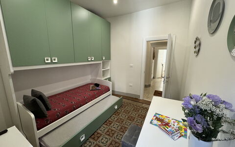 Il Cervo In Città: Møbel, Indretning, Gulvbelægning, Etage, Værelse, Soveværelse, Belysning, Loft, Lejlighed, Seng