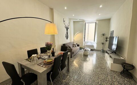 Il Cervo In Città: Indretning, Møbel, Gulvbelægning, Etage, Loft, Belysning, Bord, Værelse, Stue, Stol