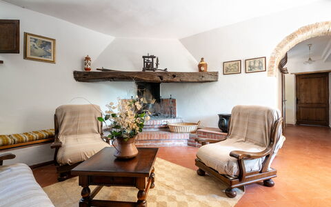 Casa La Cedrina, Pool, Lornano: Møbel, Indretning, Træ, Gulvbelægning, Etage, Stue, Værelse, Belysning, Hjem, Loft