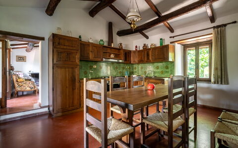 Casa La Cedrina, Pool, Lornano: Møbel, Træ, Indretning, Loft, Gulvbelægning, Bord, Køkken & Spisebord, Spisestue, Stol, Værelse