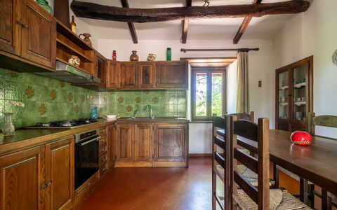 Casa La Cedrina, Pool, Lornano: Træ, Møbel, Indretning, Værelse, Loft, Køkken, Bejdse, Cabinetry, Hårdttræ, Køkken & Spisebord