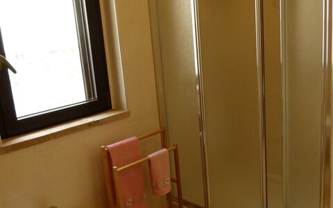 Casa Salvia, Ac, Wifi, Narni: Sanitærarmatur, Badeværelse, Gulvbelægning, Etage, Vvs, Bruser Dør, Flise, Bruser, Værelse, Glas