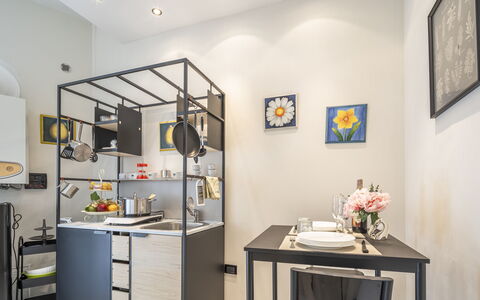 Casa Gioia In Lucca: Møbel, Indretning, Belysning, Gulvbelægning, Hjem, Etage, Værelse, Stol, Loft, Køkken