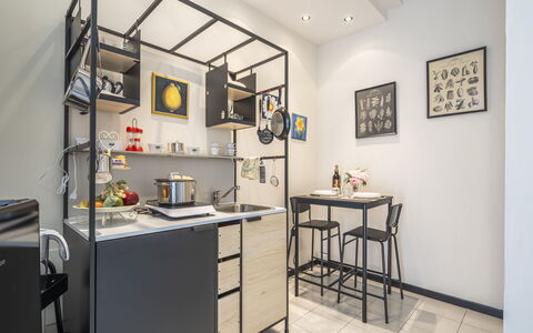 Casa Gioia In Lucca: Møbel, Indretning, Belysning, Gulvbelægning, Hjem, Værelse, Bord, Etage, Køkken, Stol