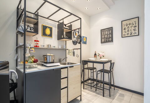 Casa Gioia In Lucca: Møbel, Indretning, Belysning, Gulvbelægning, Hjem, Værelse, Bord, Etage, Køkken, Stol