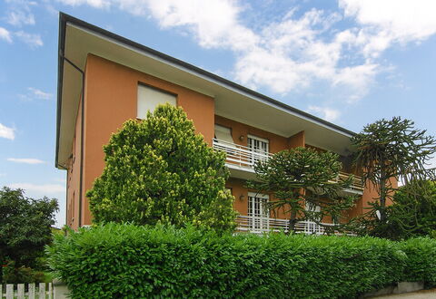 Butterfly Apartment In Lucca: Busk, Boligområde, Hæk, Have, Estate, Lawn, Gård, Skygge, Landscaping, Hacienda