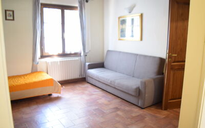 Girasole: Møbel, Gulvbelægning, Etage, Indretning, Træ, Værelse, Lejlighed, Trægulve, Hjem, Stue