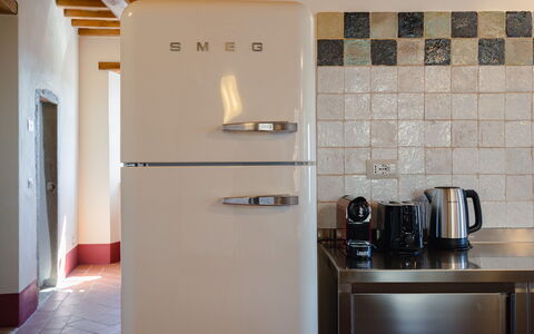 Mensano Old Town Apartment: Køkken Apparat, Større Bandage, Køkken, Husholdningsapparat, Countertop, Lille Apparat, Indretning, Køleskab, Cabinetry, Hylde