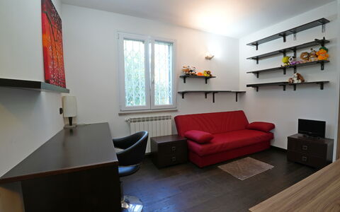 La Sevillana: Møbel, Indretning, Gulvbelægning, Træ, Etage, Værelse, Billedramme, Belysning, Hjem, Stue