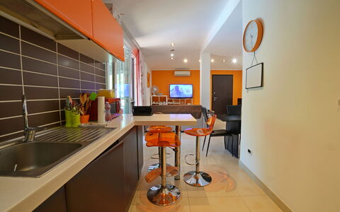 La Sevillana: Møbel, Indretning, Køkken, Countertop, Gulvbelægning, Loft, Træ, Etage, Større Bandage, Køkken Apparat